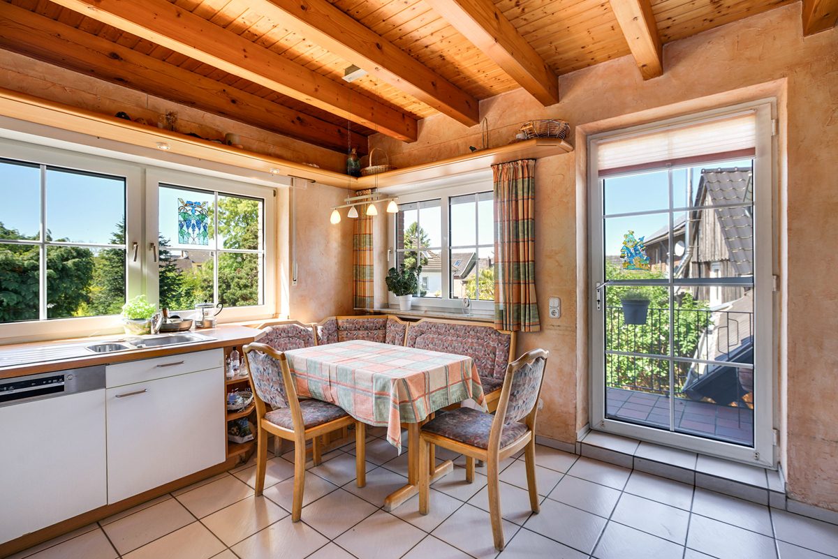 Immobilienangebot - Geilenkirchen - Alle - Großzügiges Ein-/Zweifamilienhaus mit viel Platz, Erweiterungen und familienfreundlichem Grundstück