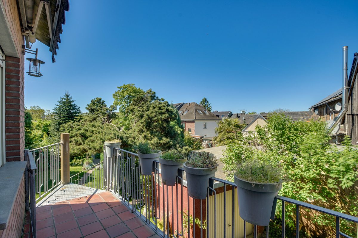 Immobilienangebot - Geilenkirchen - Alle - Großzügiges Ein-/Zweifamilienhaus mit viel Platz, Erweiterungen und familienfreundlichem Grundstück