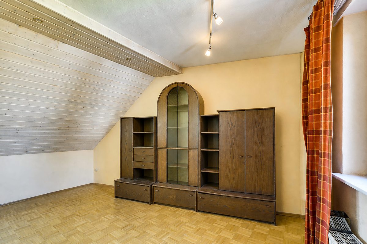 Immobilienangebot - Geilenkirchen - Alle - Großzügiges Ein-/Zweifamilienhaus mit viel Platz, Erweiterungen und familienfreundlichem Grundstück