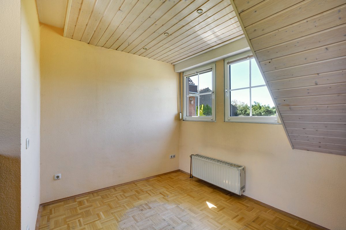 Immobilienangebot - Geilenkirchen - Alle - Großzügiges Ein-/Zweifamilienhaus mit viel Platz, Erweiterungen und familienfreundlichem Grundstück