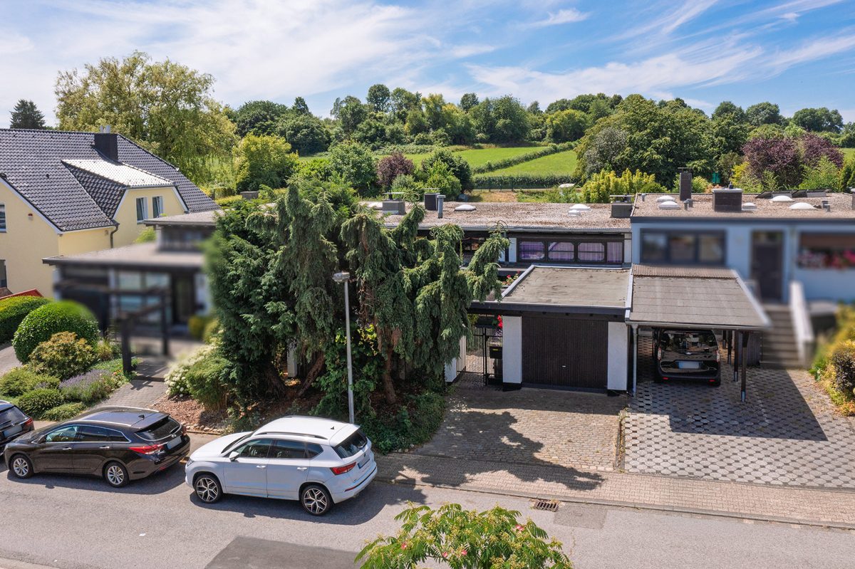 Immobilienangebot - Aachen - Alle - Exklusive Wohlfühloase – Außergewöhnliches Einfamilienhaus mit parkähnlichem Garten
