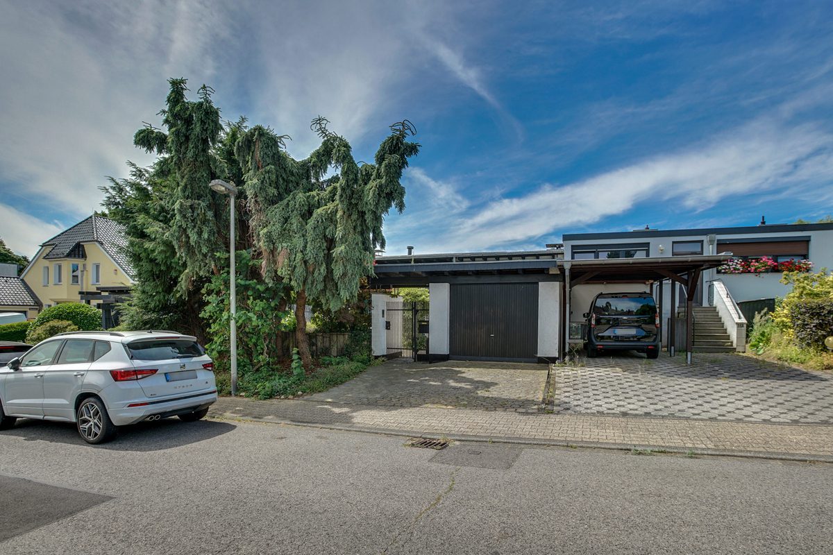 Immobilienangebot - Aachen - Alle - Exklusive Wohlfühloase – Außergewöhnliches Einfamilienhaus mit parkähnlichem Garten