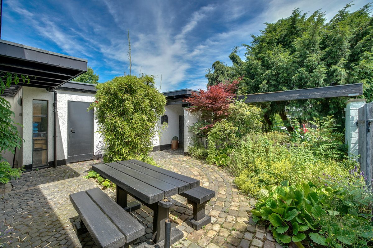 Immobilienangebot - Aachen - Alle - Exklusive Wohlfühloase – Außergewöhnliches Einfamilienhaus mit parkähnlichem Garten