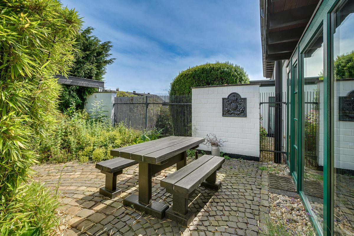 Immobilienangebot - Aachen - Alle - Exklusive Wohlfühloase – Außergewöhnliches Einfamilienhaus mit parkähnlichem Garten