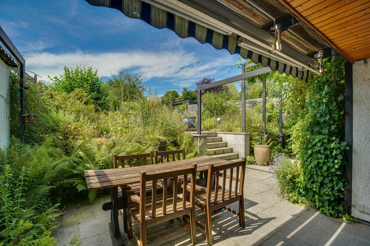 Immobilienangebot - Aachen - Alle - Exklusive Wohlfühloase – Außergewöhnliches Einfamilienhaus mit parkähnlichem Garten