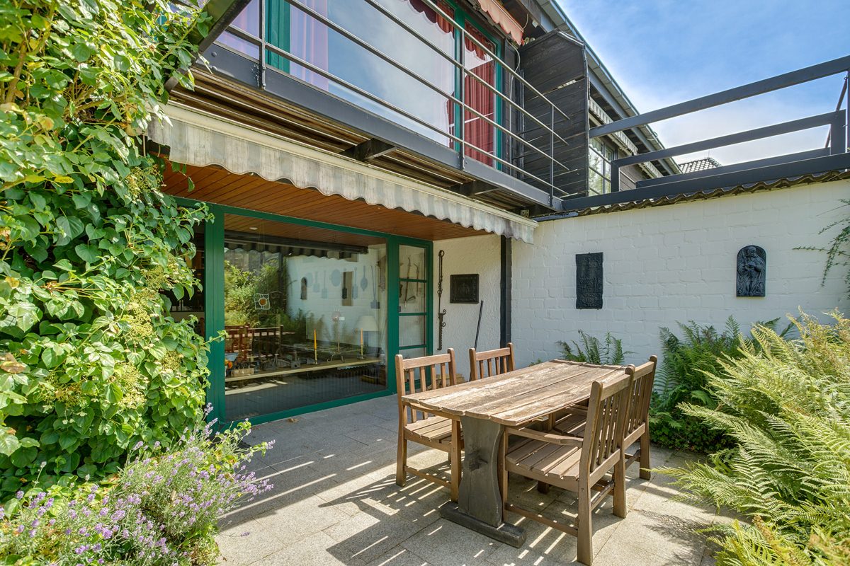 Immobilienangebot - Aachen - Alle - Exklusive Wohlfühloase – Außergewöhnliches Einfamilienhaus mit parkähnlichem Garten