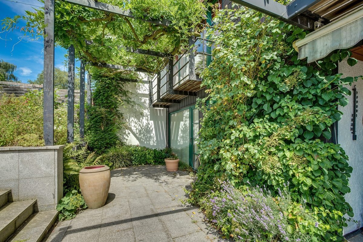 Immobilienangebot - Aachen - Alle - Exklusive Wohlfühloase – Außergewöhnliches Einfamilienhaus mit parkähnlichem Garten