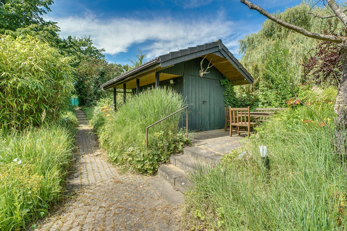 Immobilienangebot - Aachen - Alle - Exklusive Wohlfühloase – Außergewöhnliches Einfamilienhaus mit parkähnlichem Garten