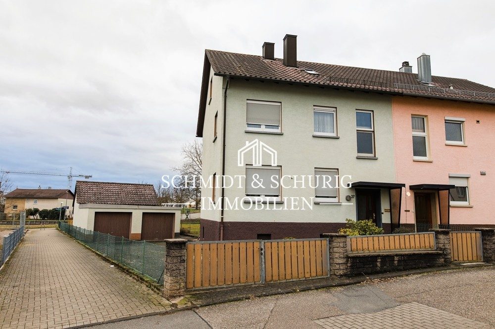 Immobilienangebot - Oberderdingen / Flehingen - Alle - Solides Zweifamilienhaus mit großem Grundstück in ländlicher Lage.