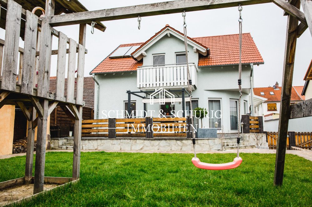 Immobilienangebot - Kraichtal / Unteröwisheim - Alle - Traumhaftes Einfamilienhaus mit großem Garten!