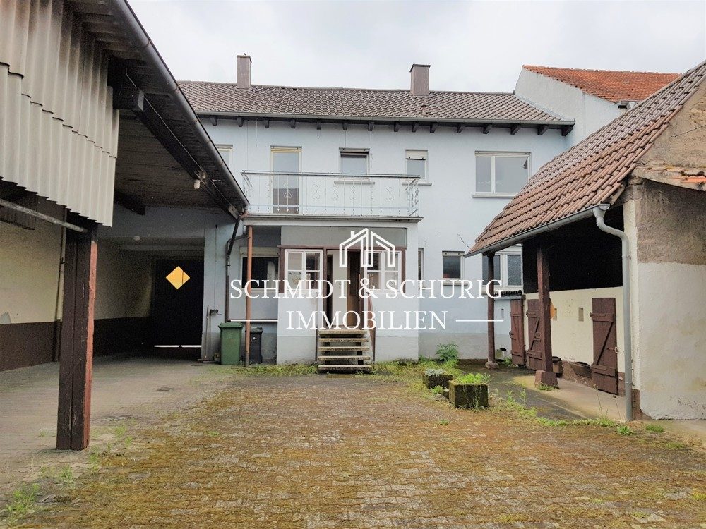 Immobilienangebot - Hambrücken - Alle - Sanierungsbedürftiges Zweifamilienhaus mit Grundstück in 2. Reihe, zur weiteren Bebauung.