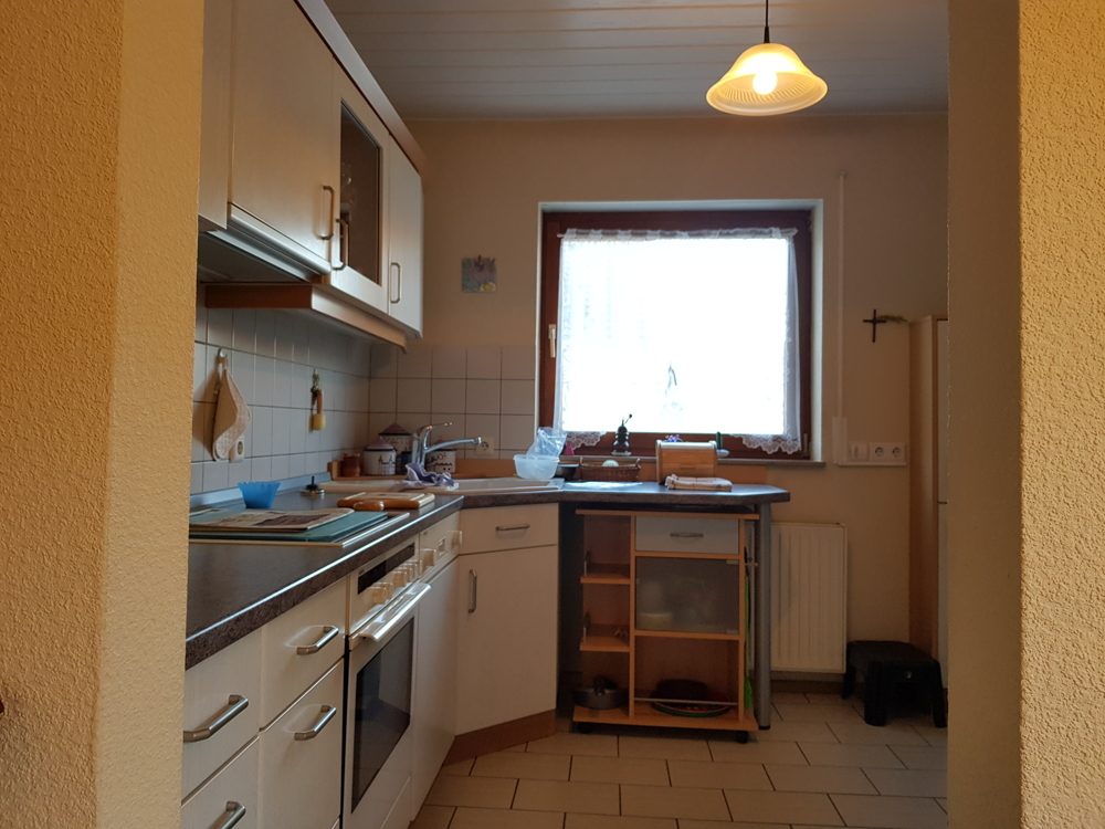 Immobilienangebot - Forst - Alle - Großzügige 4-Zimmerwohnung mit Balkon, Garten und Garagenstellplatz.