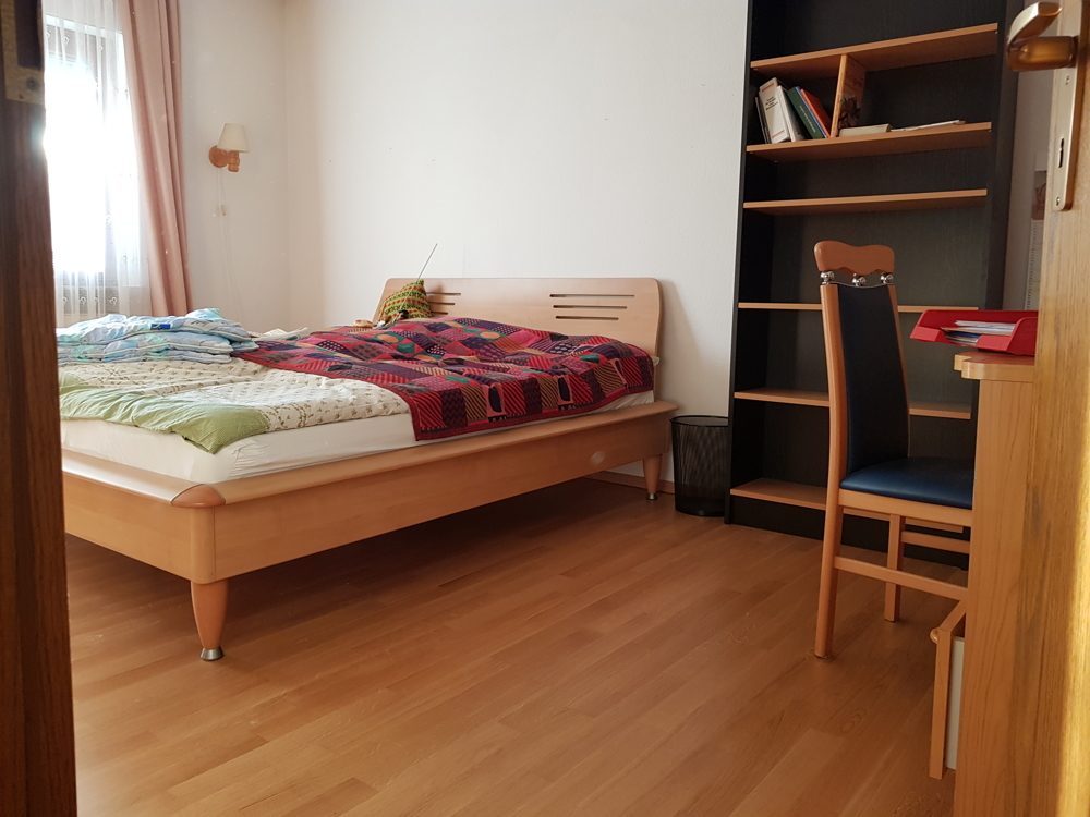 Immobilienangebot - Forst - Alle - Großzügige 4-Zimmerwohnung mit Balkon, Garten und Garagenstellplatz.