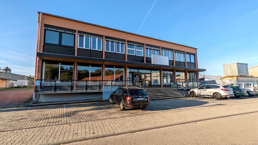 Immobilienangebot - Östringen - Alle - Ehemaliges Sport- und Fitness-Studio mit Potenzial für diverse Gewerbebereiche.