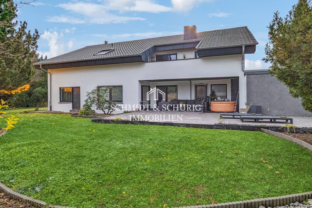 Immobilienangebot - Östringen / Tiefenbach - Alle - Zweifamilienhaus mit viel Potenzial - Ideal für Familien oder als Investitionsobjekt.