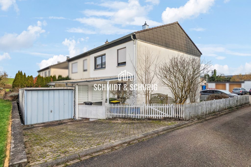 Immobilienangebot - Knittlingen - Alle - Gemütliche Doppelhaushälfte mit Einbauküche, Terrasse, Balkon und Garage.