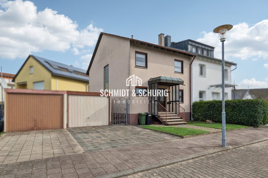 Immobilienangebot - Forst - Alle - Doppelhaushälfte in Forst mit Garten, Terrasse und Garage.