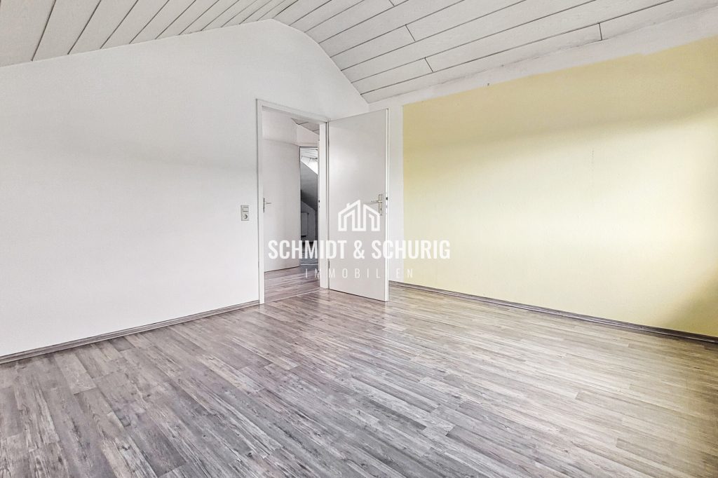 Immobilienangebot - Forst - Alle - DG-Wohnung mit Balkon zu vermieten!