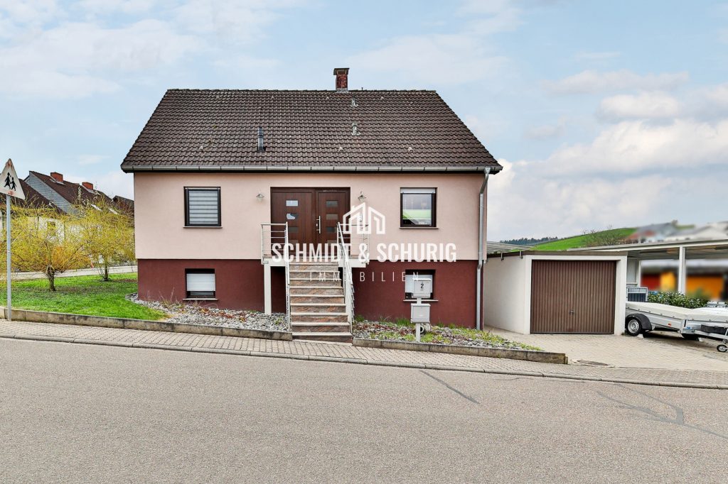 Immobilienangebot - Ubstadt-Weiher - Alle - Geräumiges Einfamilienhaus mit Einliegerwohnung - Ideal für Familien geeignet.