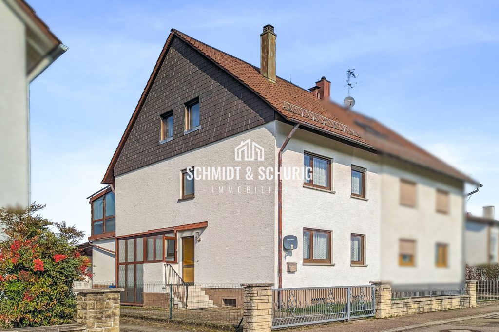 Immobilienangebot - Ettlingen / Ettlingenweier - Alle - Doppelhaushälfte mit Doppelgarage und großem Potenzial in Ettlingenweier.