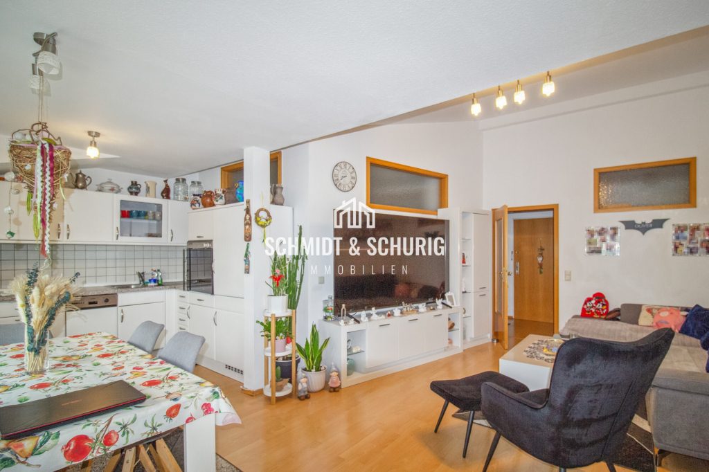 Immobilienangebot - Bretten - Alle - Charmante DG-Wohnung mit Balkon zu vermieten!
