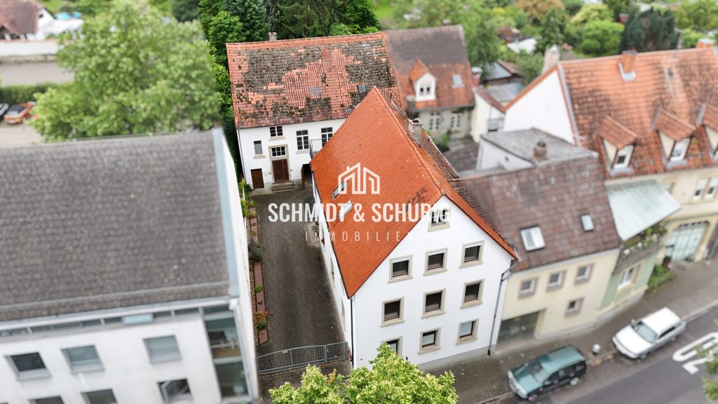 Immobilienangebot - Bruchsal / Untergrombach - Alle - Zweifamilienhaus + Nebengebäude, großer Garten - viel Potenzial / teilvermietet