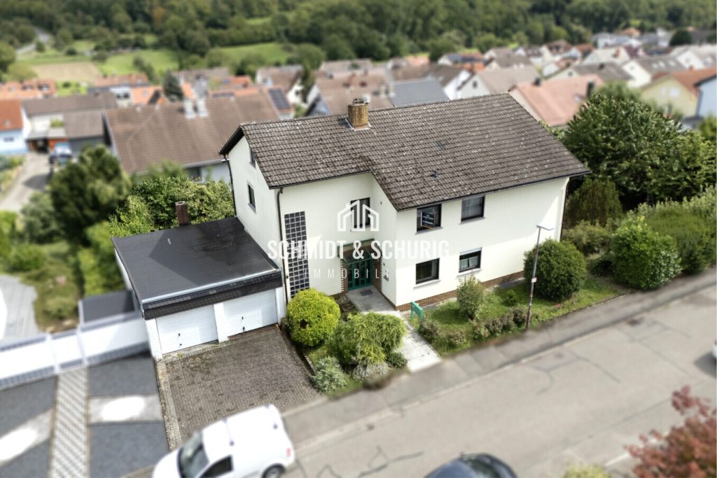 Immobilienangebot - Kraichtal / Oberöwisheim - Alle - Viel Potenzial auf großem Grundstück – Mehrfamilienhaus in Oberöwisheim