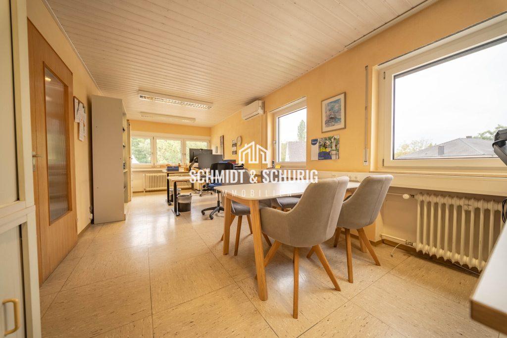 Immobilienangebot - Kraichtal / Oberöwisheim - Alle - Gewerbeeinheit im Kraichtal mit
großer Hallen - und Lagerfläche