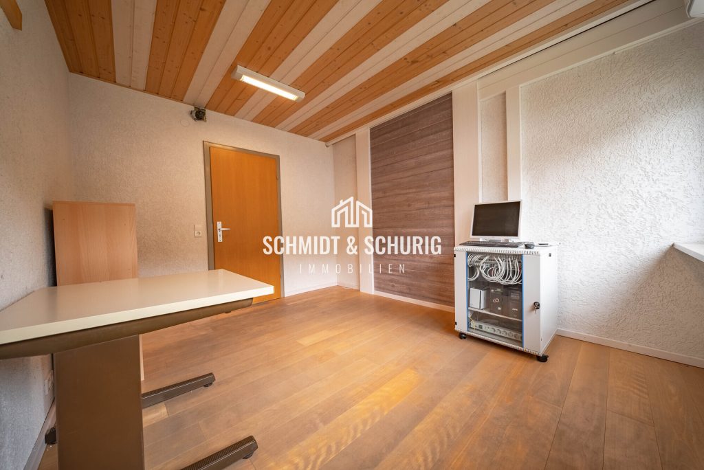 Immobilienangebot - Kraichtal / Oberöwisheim - Alle - Gewerbeeinheit im Kraichtal mit
großer Hallen - und Lagerfläche
