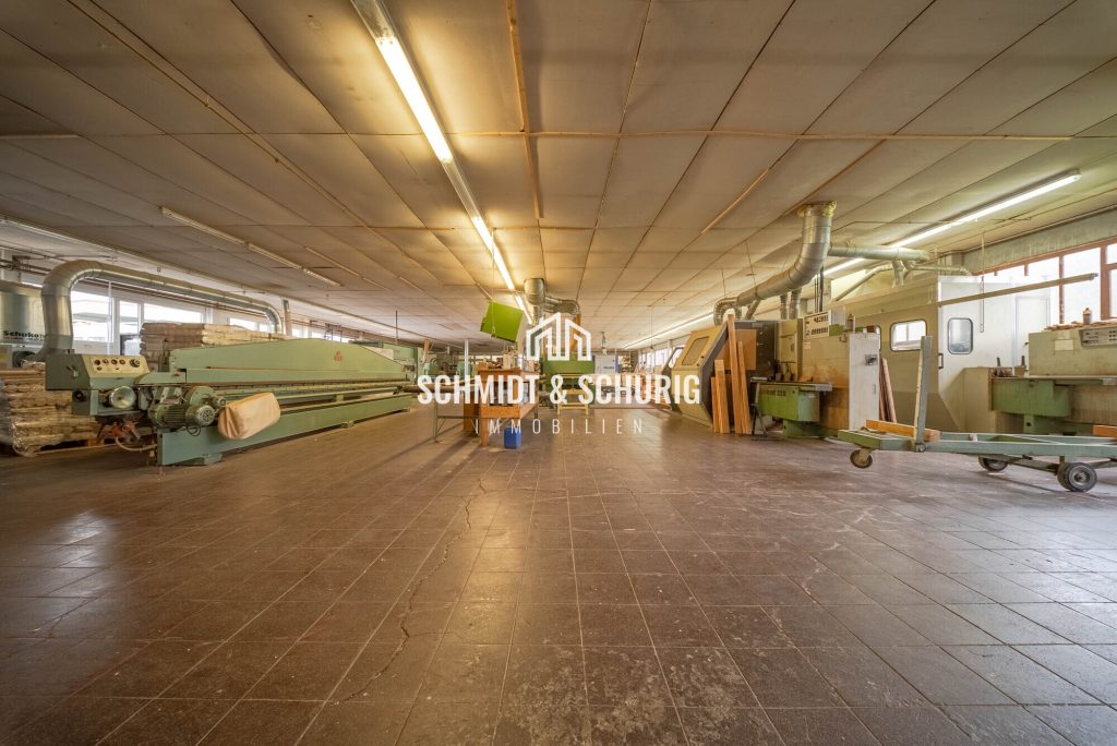 Immobilienangebot - Kraichtal / Oberöwisheim - Alle - Gewerbeeinheit im Kraichtal mit
großer Hallen - und Lagerfläche