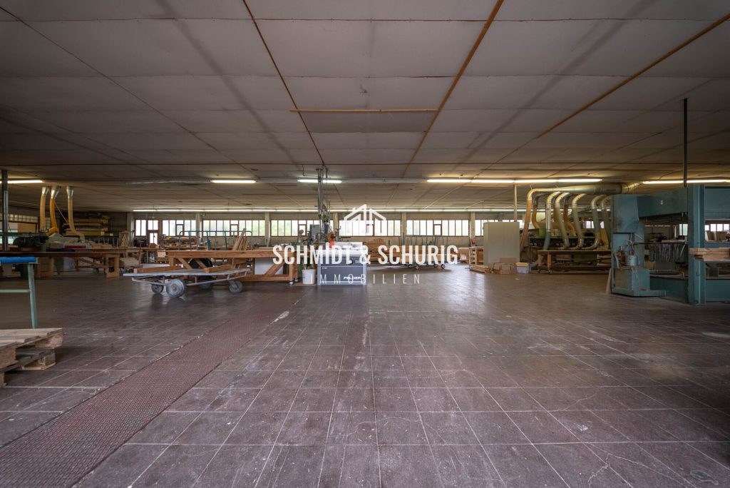 Immobilienangebot - Kraichtal / Oberöwisheim - Alle - Gewerbeeinheit im Kraichtal mit
großer Hallen - und Lagerfläche