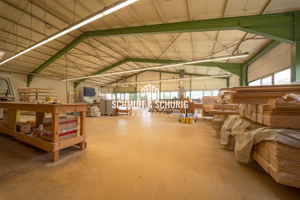 Immobilienangebot - Kraichtal / Oberöwisheim - Alle - Gewerbeeinheit im Kraichtal mit
großer Hallen - und Lagerfläche