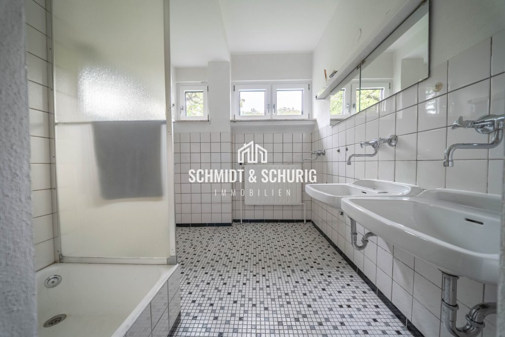 Immobilienangebot - Kraichtal / Oberöwisheim - Alle - Gewerbeeinheit im Kraichtal mit
großer Hallen - und Lagerfläche