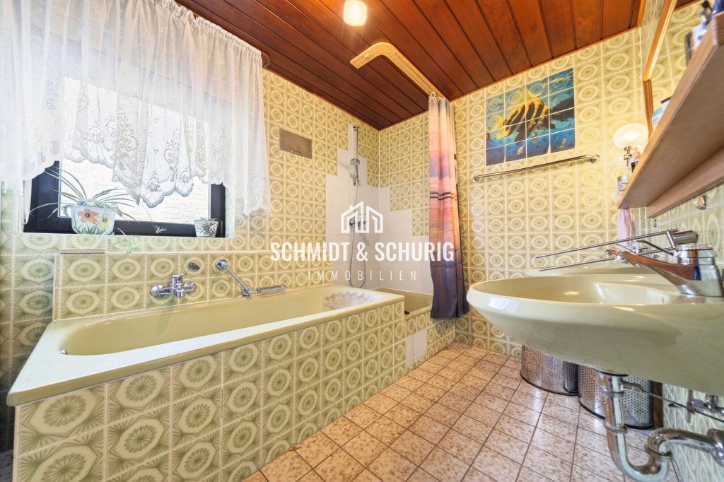 Immobilienangebot - Bretten - Alle - Solides Einfamilienhaus mit Einliegerwohnung und großem Garten