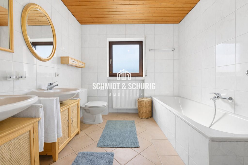 Immobilienangebot - Bretten - Alle - Einfamilienhaus in Bretten: Großes Grundstück, viel Potenzial