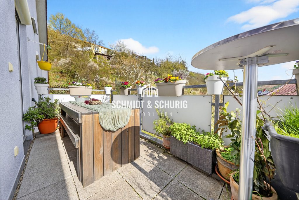 Immobilienangebot - Mühlacker / Lomersheim - Alle - Gepflegte 4-Zimmer Wohnung mit Balkon und Garage