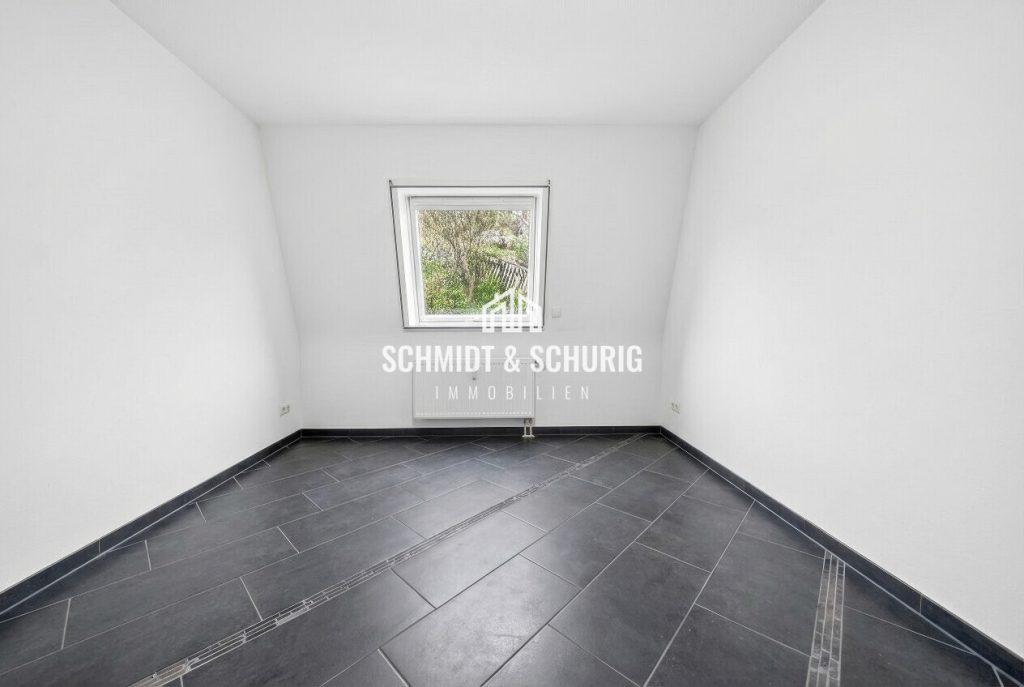 Immobilienangebot - Mühlacker / Lomersheim - Alle - Gepflegte 4-Zimmer Wohnung mit Balkon und Garage