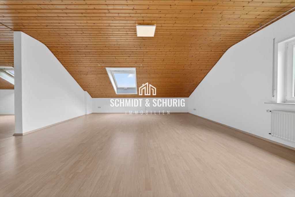 Immobilienangebot - Oberhausen-Rheinhausen - Alle - Charmante Dachgeschosswohnung mit großer Garage und Gartenanteil
