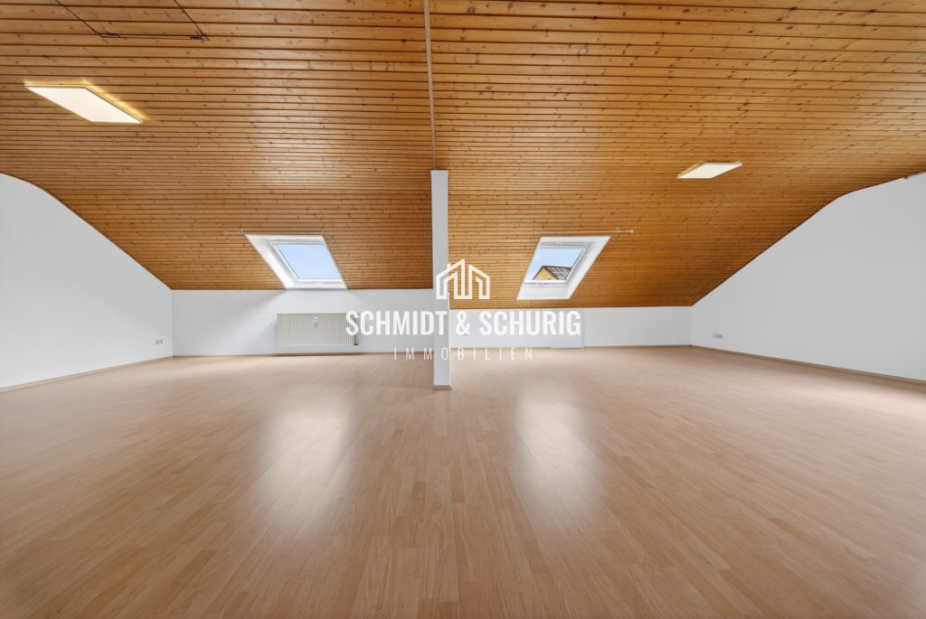 Immobilienangebot - Oberhausen-Rheinhausen - Alle - Charmante Dachgeschosswohnung mit großer Garage und Gartenanteil