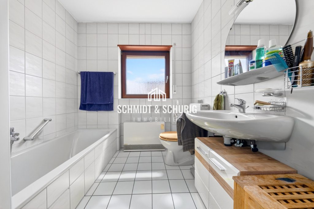 Immobilienangebot - Forst - Alle - Freundliche Etagenwohnung mit Balkon, Garage und solider Mieteinnahme