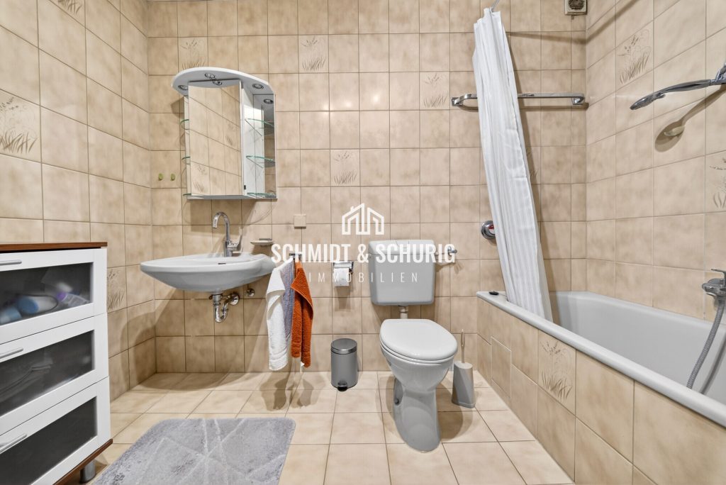 Immobilienangebot - Oberhausen-Rheinhausen - Alle - Charmante 2-Zimmer-Wohnung mit Balkon und viel Potenzial
