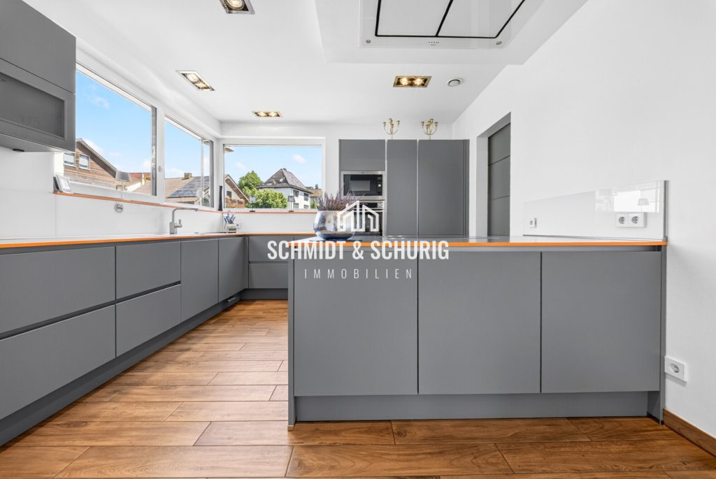 Küche Immobilienangebot - Bruchsal - Alle - Exklusives Einfamililienhaus mit großer Garage und tollem Grundstück