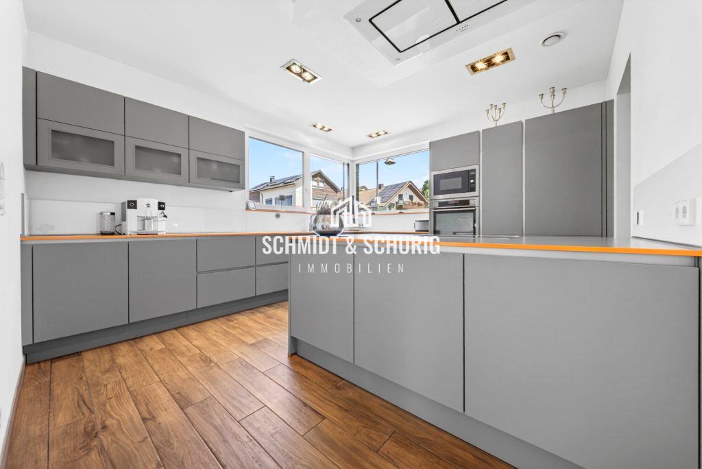 Küche Immobilienangebot - Bruchsal - Alle - Exklusives Einfamililienhaus mit großer Garage und tollem Grundstück
