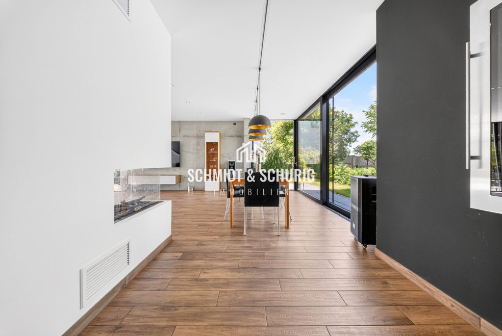 Essbereich Immobilienangebot - Bruchsal - Alle - Exklusives Einfamililienhaus mit großer Garage und tollem Grundstück