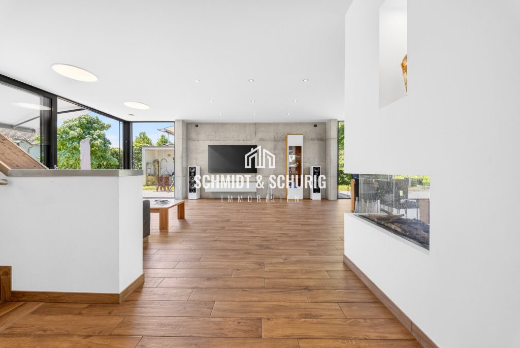 Wohnbereich Immobilienangebot - Bruchsal - Alle - Exklusives Einfamililienhaus mit großer Garage und tollem Grundstück