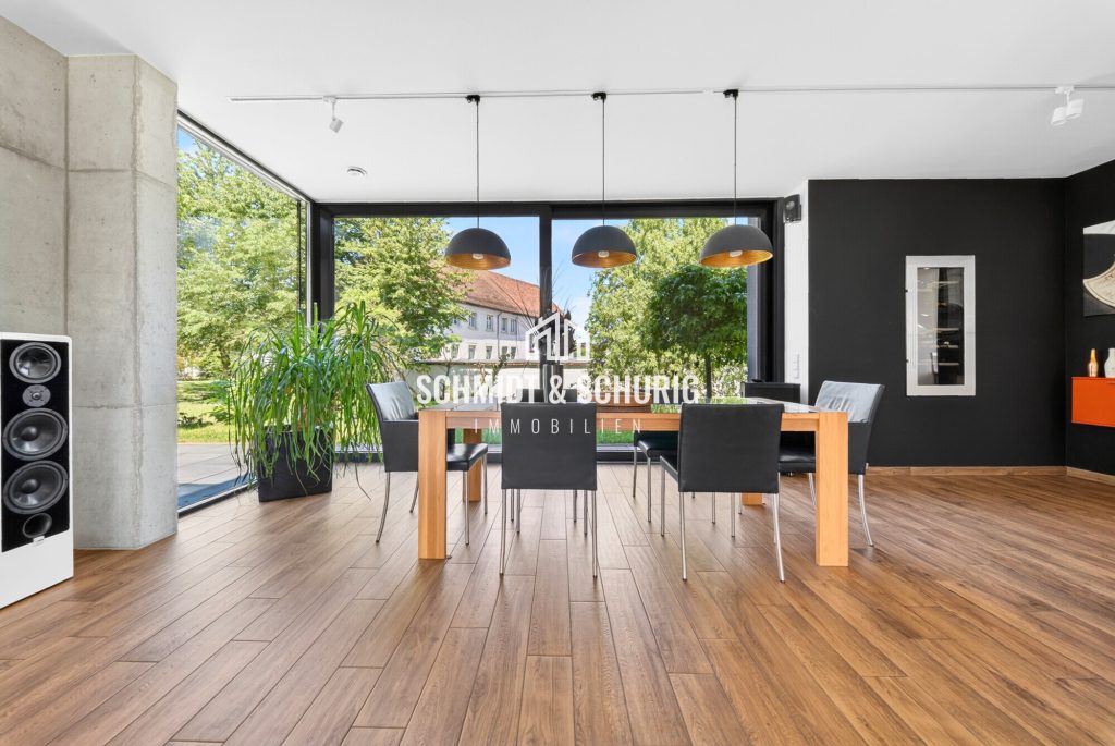 Essbereich Immobilienangebot - Bruchsal - Alle - Exklusives Einfamililienhaus mit großer Garage und tollem Grundstück