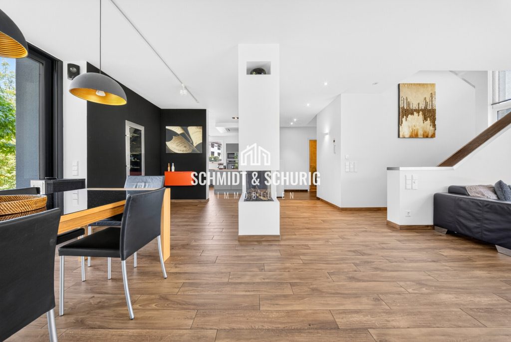 Ess- / Wohnbereich Immobilienangebot - Bruchsal - Alle - Exklusives Einfamililienhaus mit großer Garage und tollem Grundstück