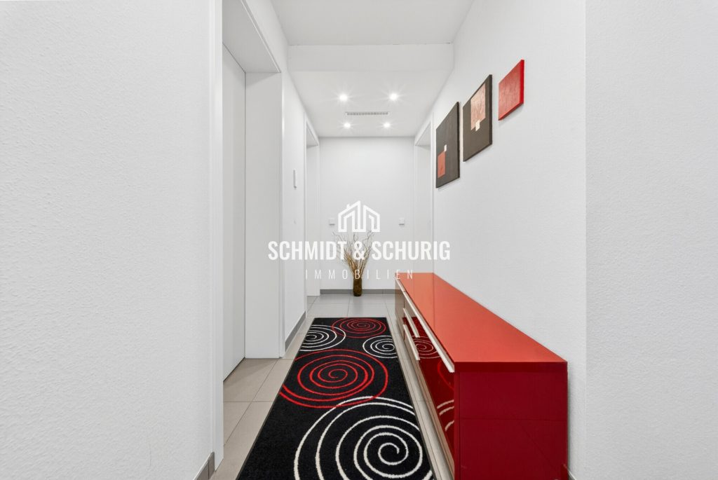 Flur / Untergeschoss Immobilienangebot - Bruchsal - Alle - Exklusives Einfamililienhaus mit großer Garage und tollem Grundstück