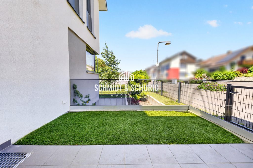 Balkon / hinter der Garage Immobilienangebot - Bruchsal - Alle - Exklusives Einfamililienhaus mit großer Garage und tollem Grundstück