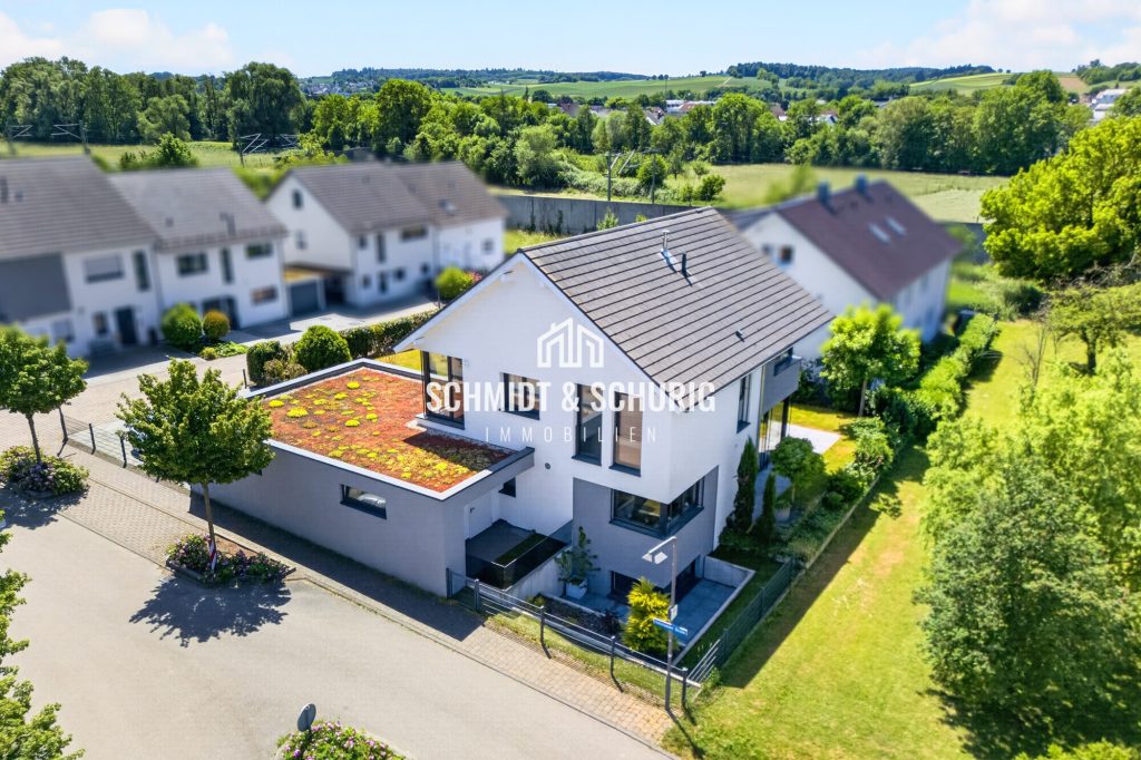 Luftaufnahme Immobilienangebot - Bruchsal - Alle - Exklusives Einfamililienhaus mit großer Garage und tollem Grundstück